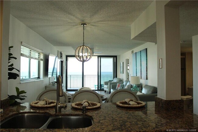 Building Photo - 10102 S Ocean Dr