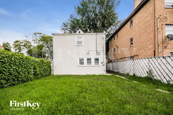Building Photo - 2738 Ridgeland Ave