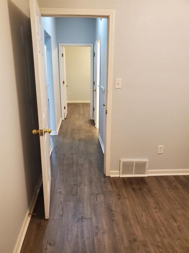 Building Photo - 8688 Eagle View Dr