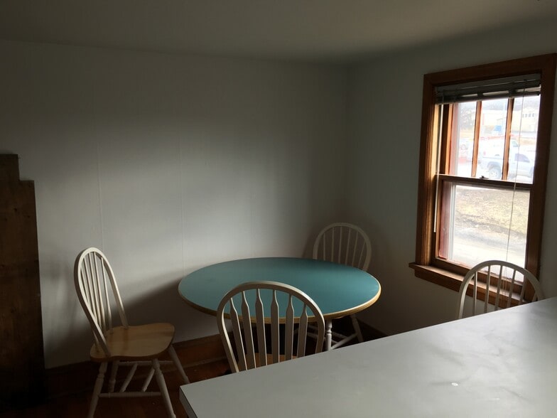 Building Photo - 1060 Danby Rd
