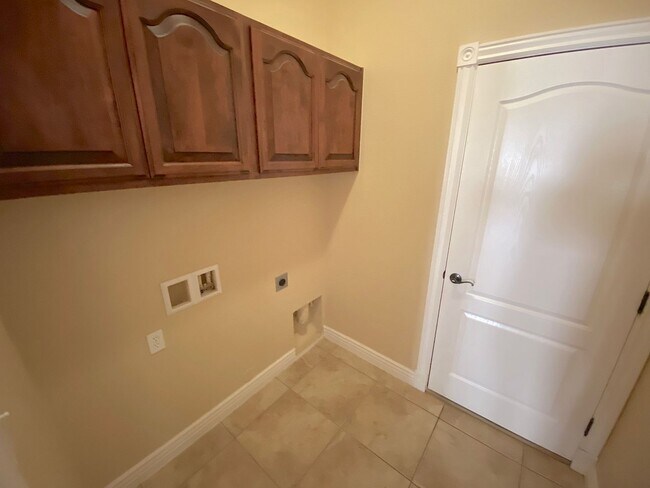 Building Photo - Sandstone Ranch Estates 3 bed with Refrig A/C
