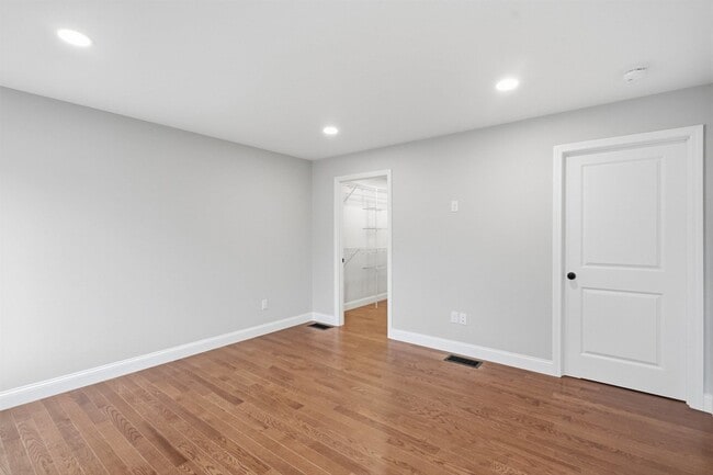 Building Photo - 24 Daytona St