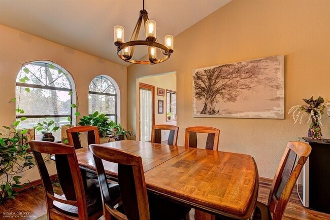Building Photo - Beautiful 3 bedroom, 3 bath home in Lake W...