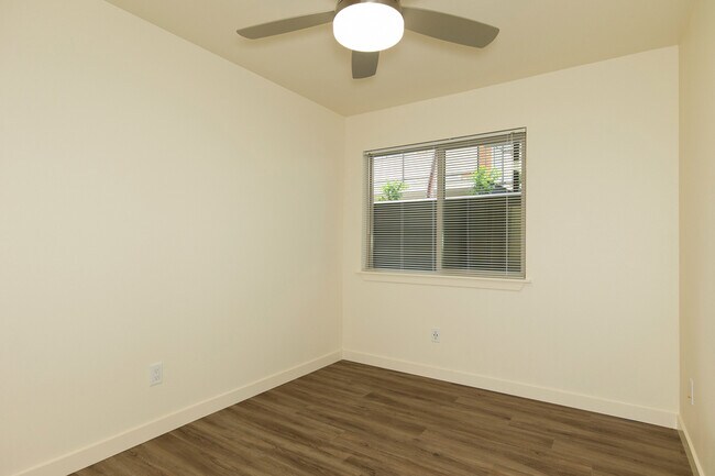 Building Photo - 2237 NW 59th-1