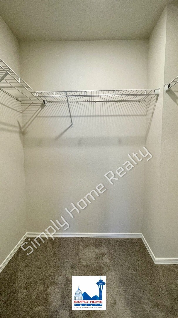 Building Photo - Step Inside to a Townhome Made for Easy Living!