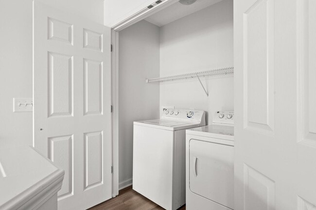 Building Photo - Stunning 3BR/2.5BA Updated Townhome in Pri...