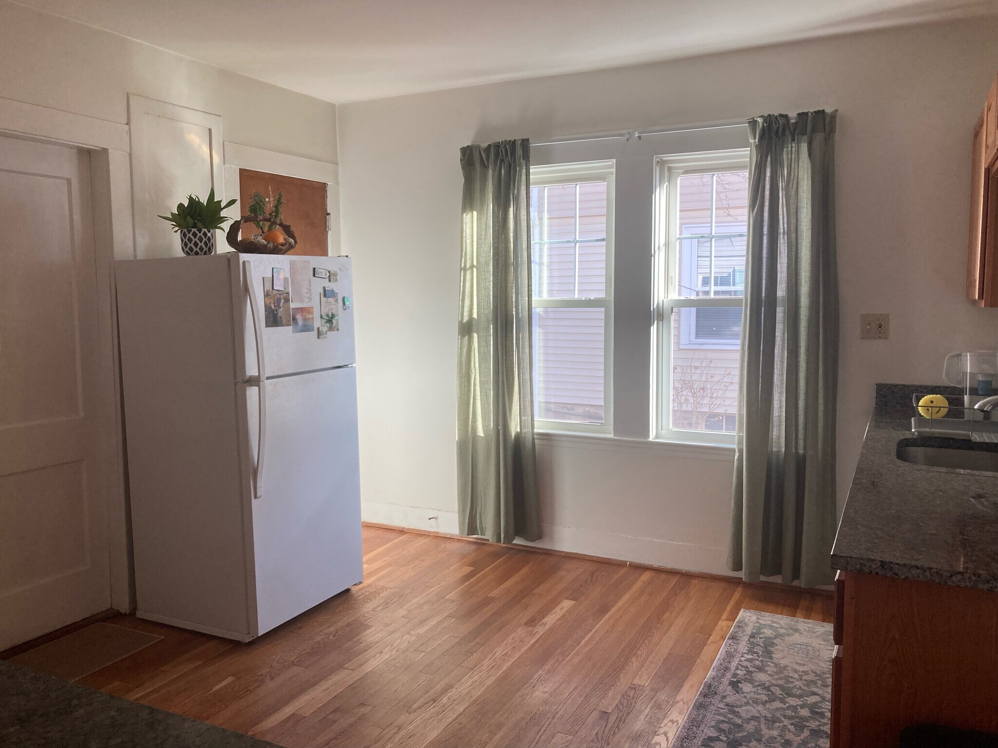 Building Photo - 141 Willow St