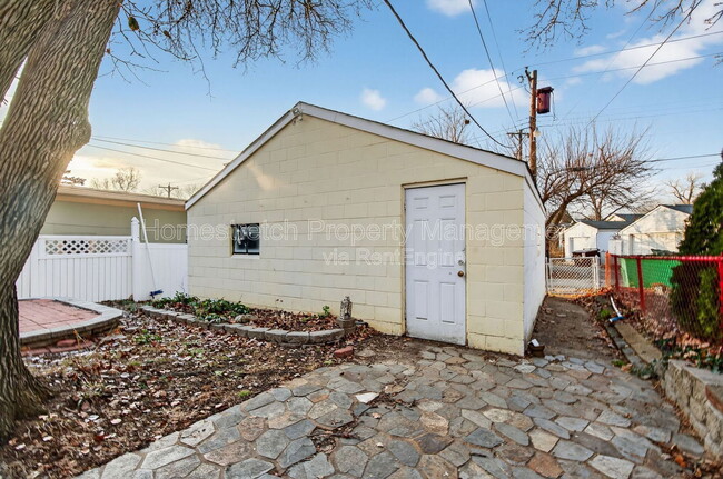 Building Photo - 3155 Hampton Ave