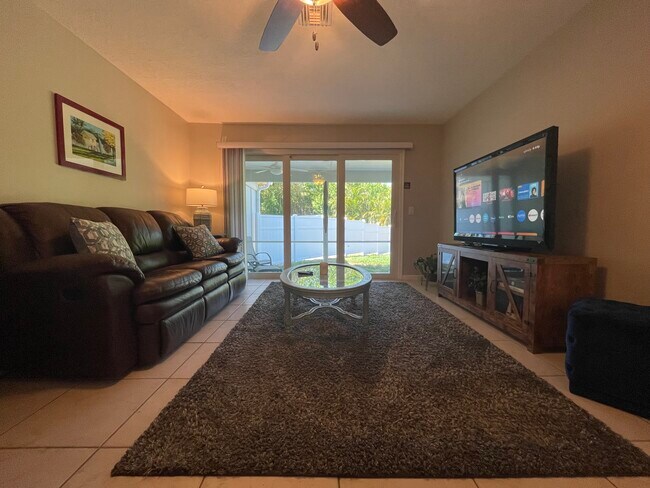 Building Photo - 8043 SE Highpoint Way