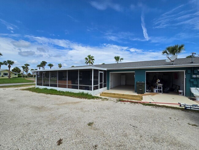 Building Photo - 346 Plaza Blvd