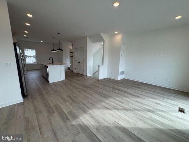 Building Photo - 36122 Wilderness Shores Way