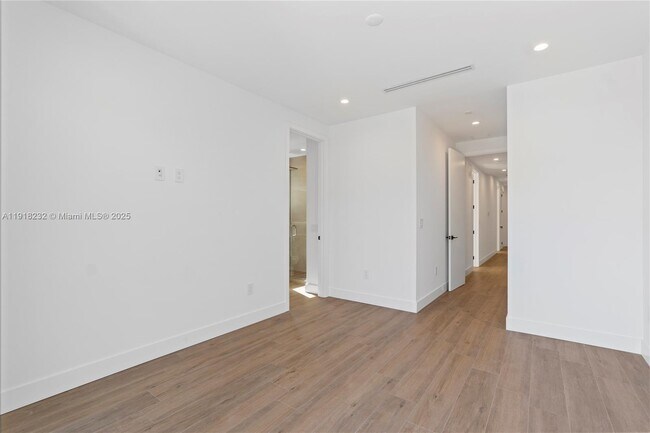 Building Photo - 3026 Aviation Ave