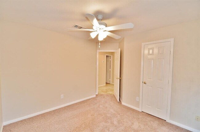 Building Photo - 10 Cypress Bayou Ct