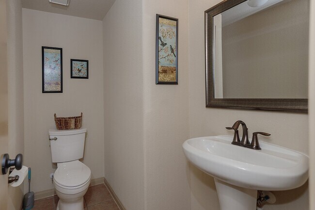 Building Photo - 222 Hawkhurst Ct
