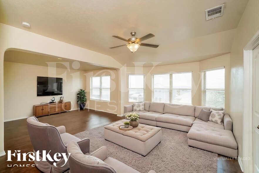 Building Photo - 2546 Just My Style