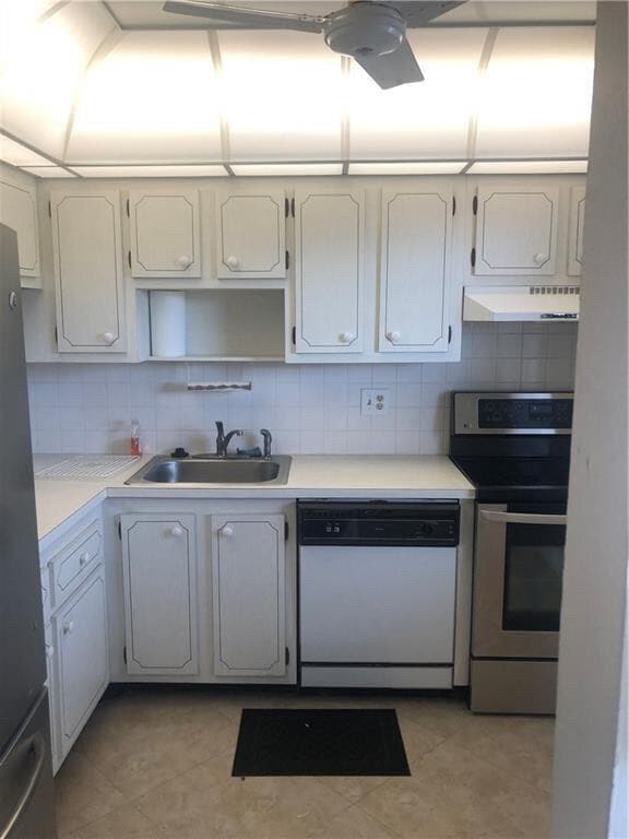 Building Photo - 1005 Country Club Dr