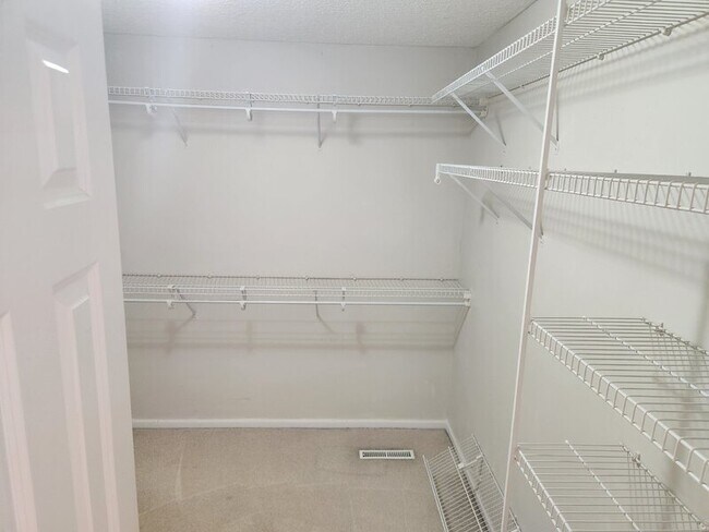 Building Photo - 13500 Sheridan Ave