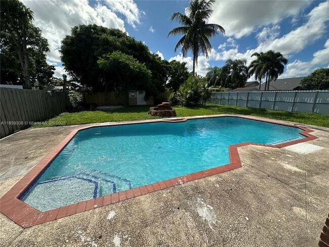 Building Photo - 17990 SW 135th Ave