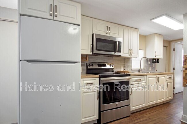 Building Photo - 26 Forest Dr