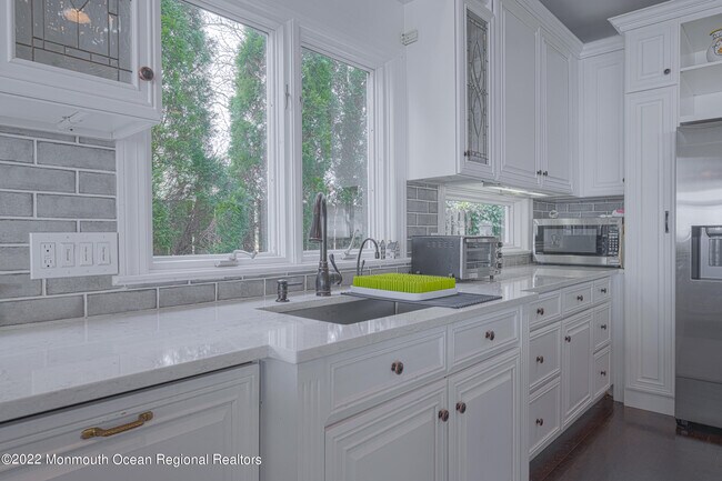 Building Photo - 709 Princeton Ave