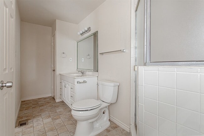 Building Photo - 1502 Villars St