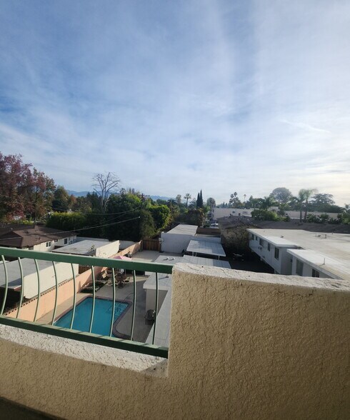 Building Photo - 5420 Sylmar Ave