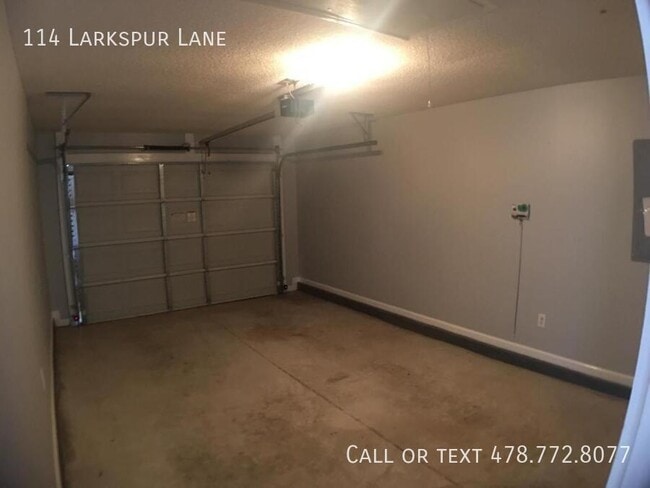 Building Photo - 114 Larkspur Ln