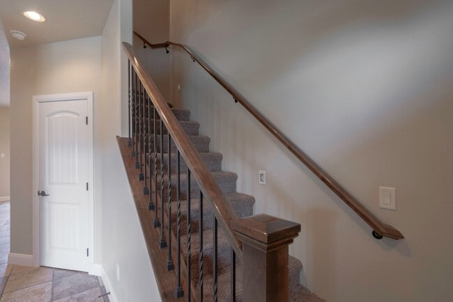 Building Photo - Upgraded 3 Bedroom Townhome in Desirable Southgate Community