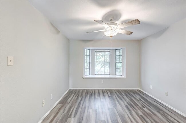 Building Photo - 6415 Jennings Dr