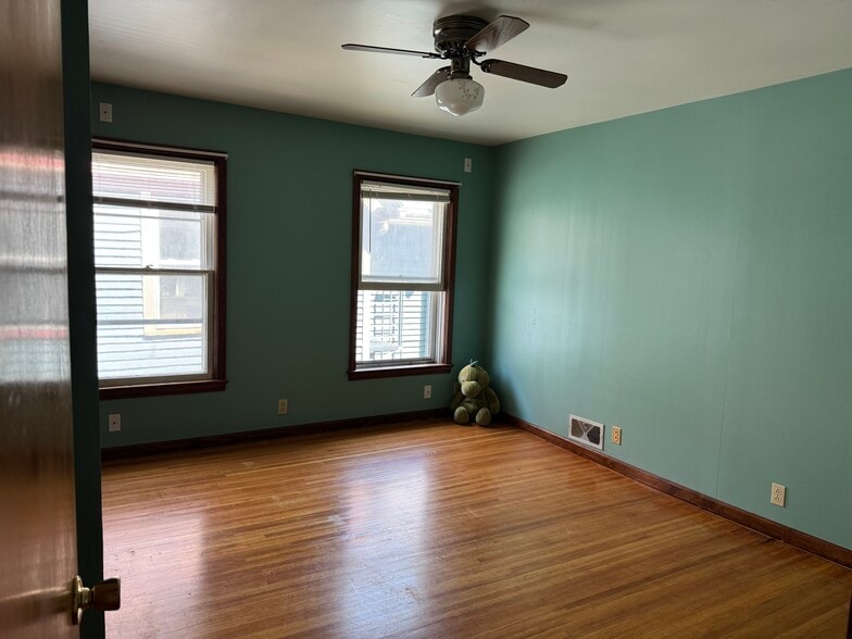 Bedroom - 481 Meigs St