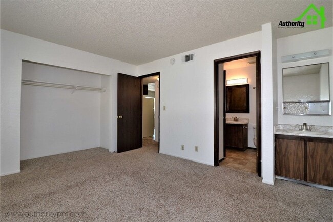 Building Photo - 900 Jamieson Ct