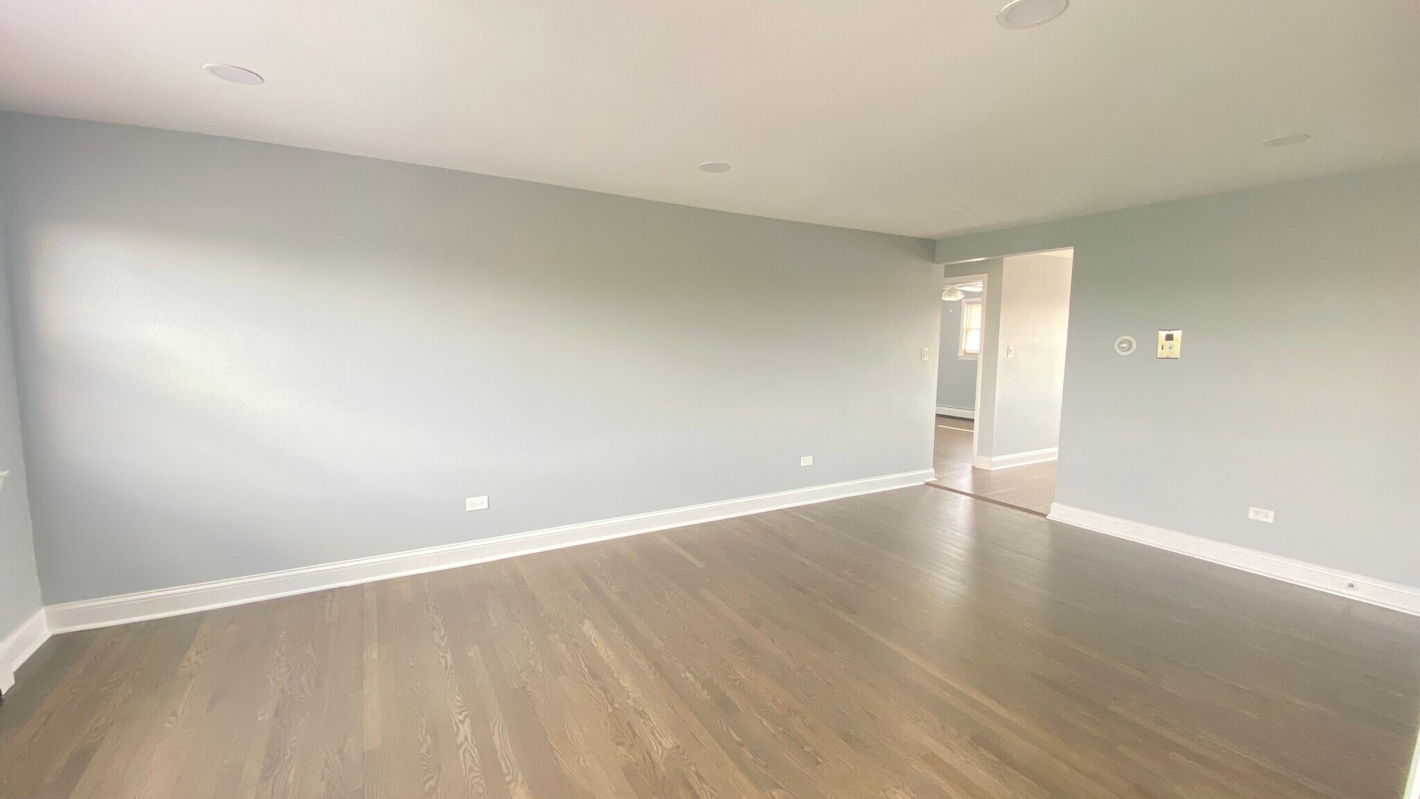 Building Photo - 2807 N McVicker Ave