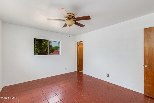 Building Photo - 1524 W Ocotillo Rd