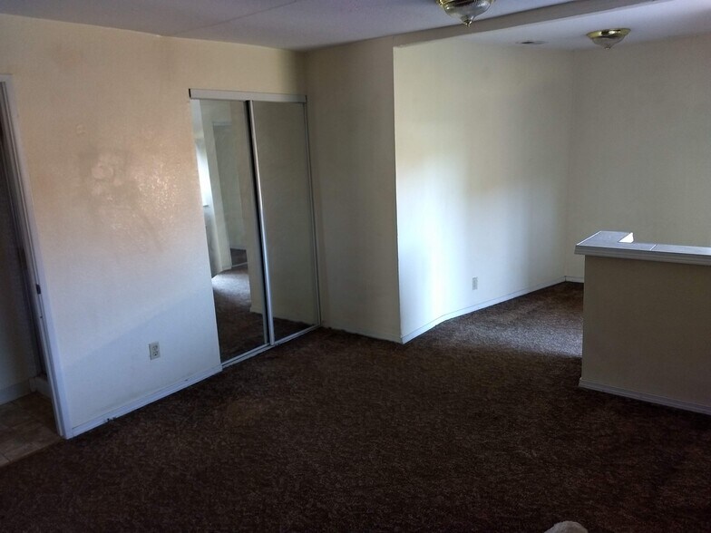 master an nook - 1506 S Denver Ave