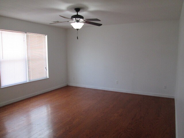 Building Photo - A cute single family home