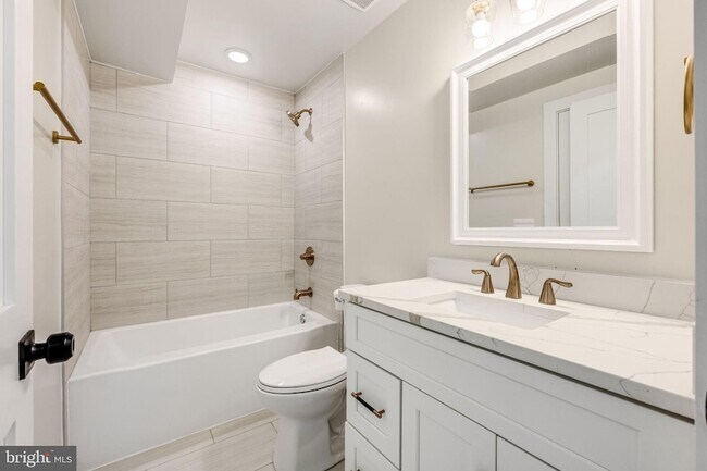 Building Photo - 113 Clifford Ave