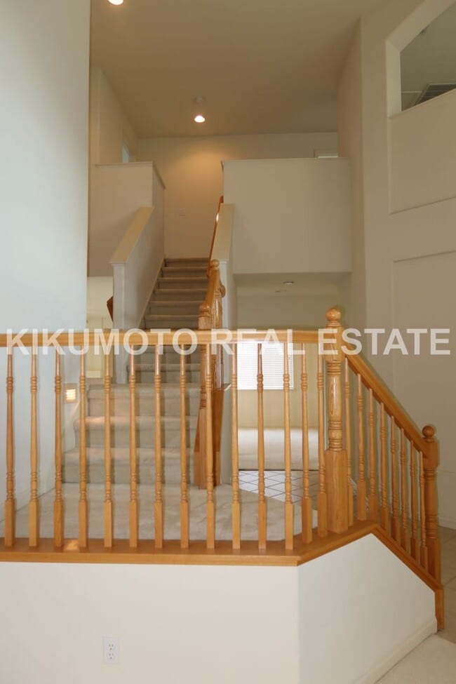 Building Photo - Lakefront 4 bedroom, 3 bath, 3 car  in the Lakeside Community