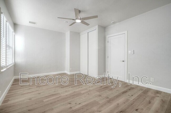 Building Photo - 303 3rd Ave