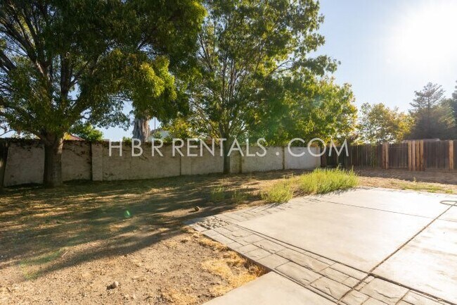 Building Photo - Charming 3-Bedroom & Spacious 2400 Sq. Ft. Layout in Tracy's Serene Sagewood Neighborhood!