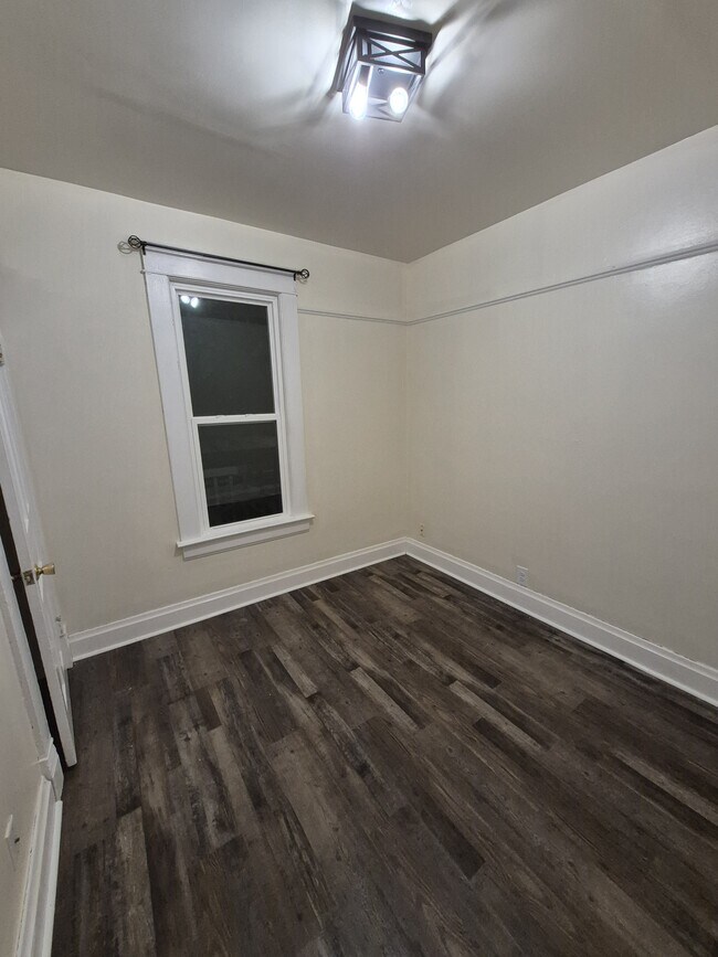 Building Photo - 4049 6th Ave