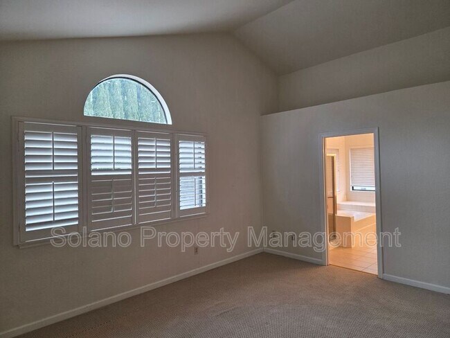 Building Photo - 1204 Shell Ct