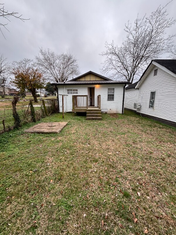 Building Photo - 467 Southport Rd