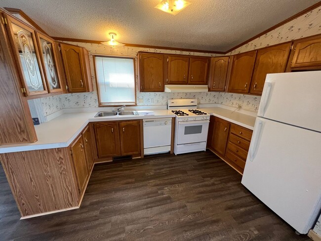 Building Photo - 2 Bedroom 2 Bath Updated Mobile Home in Cliffview Mobile Home Park. Very well kept-up area.