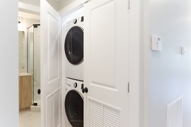 Building Photo - 2537 N Campbell Ave