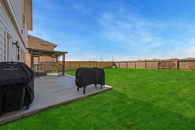 Building Photo - 512 Forest Village Cir