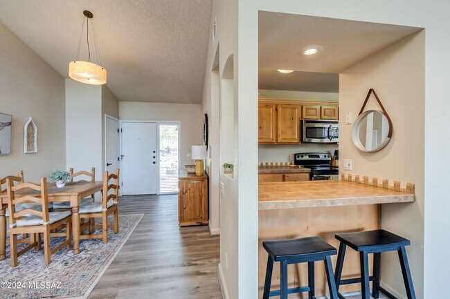 Building Photo - 6441 N Tierra De Las Catalinas