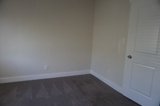 Building Photo - 1546 S 500 E