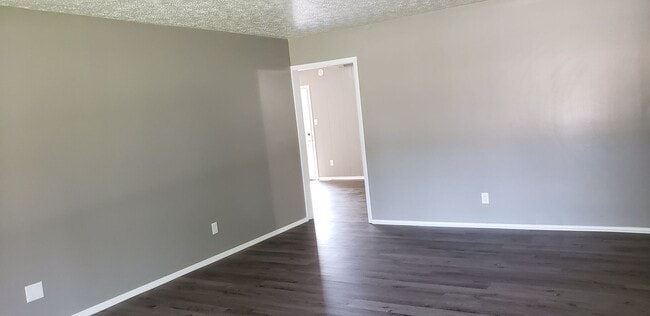 Building Photo - Great single family home!