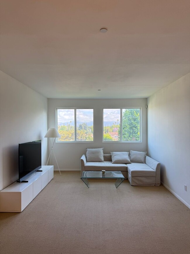 Building Photo - 2Bed - 2Bath Home