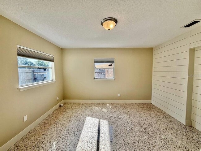 Building Photo - 2918 10th Ave N